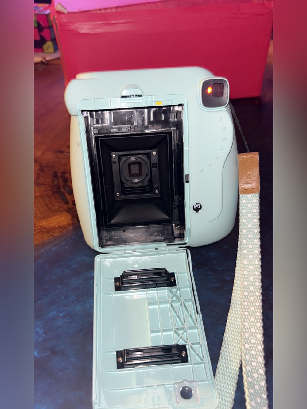 Instax Mini 9 Instant Camera - Light Mint - Picture 4 of 5